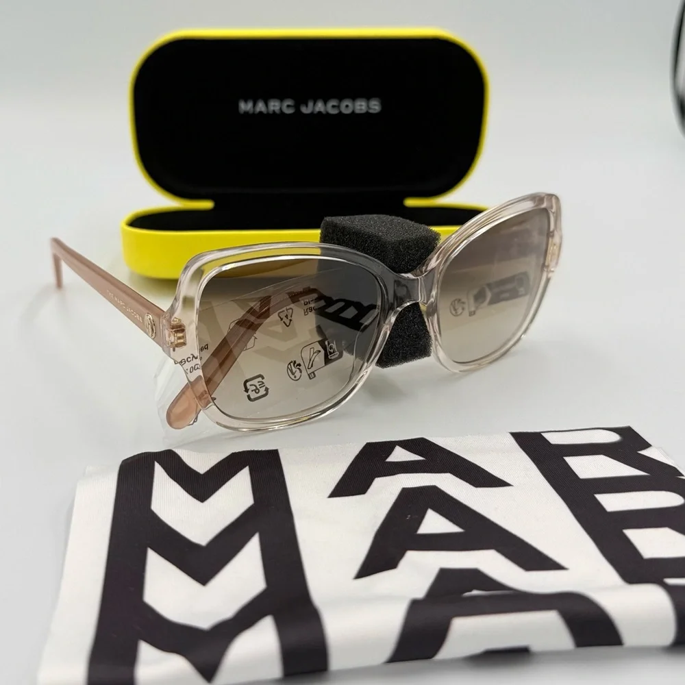 Marc Jacob’s Fashion Sunglasses 555/S Cat Eye 55mm Beige w/ Brown Gradient Lens